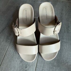 Banana Republic Women's Leather Slide Sandals-Almost New!